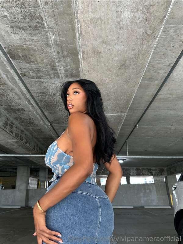 need to pay extra because my 🍑 is filling up the whole spot ..