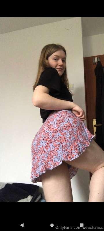 Oops, this skirt is so easily lifted up…

@wendy_baby_girl💕@..