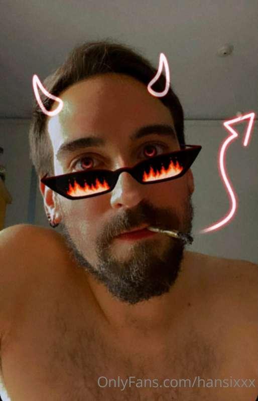 I woke up so naughty today 👿 dm me and we can start to play ..