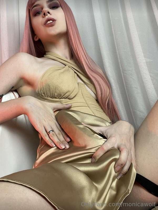 🔥 SHE’S WAITING FOR YOU 👉 @moon_shiro_love 🔥Fiery babe @moon..