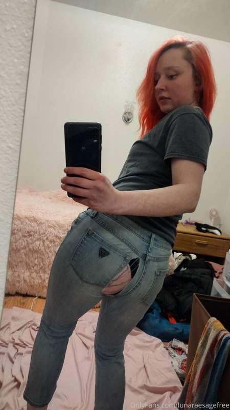 My ass straight BUSTED out of these jeans at work today