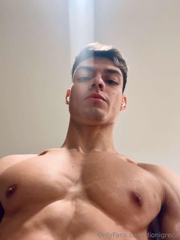 What would you do with my chest? Besides sleeping on it 😍