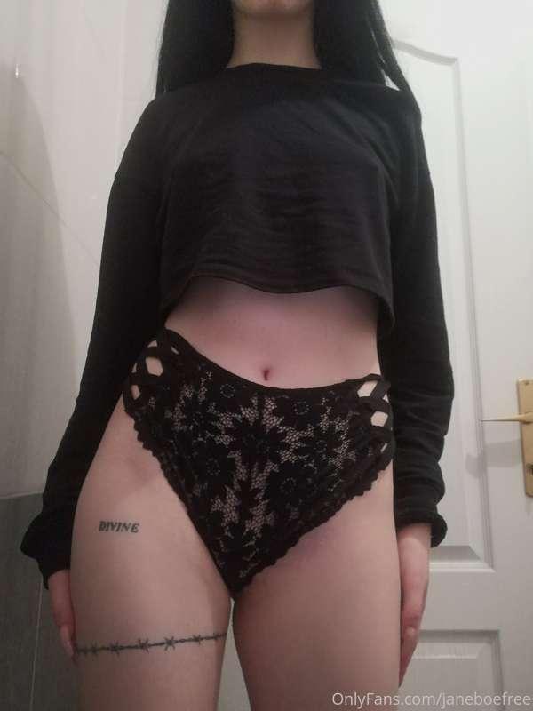 With the crop top on? Or off? 😈