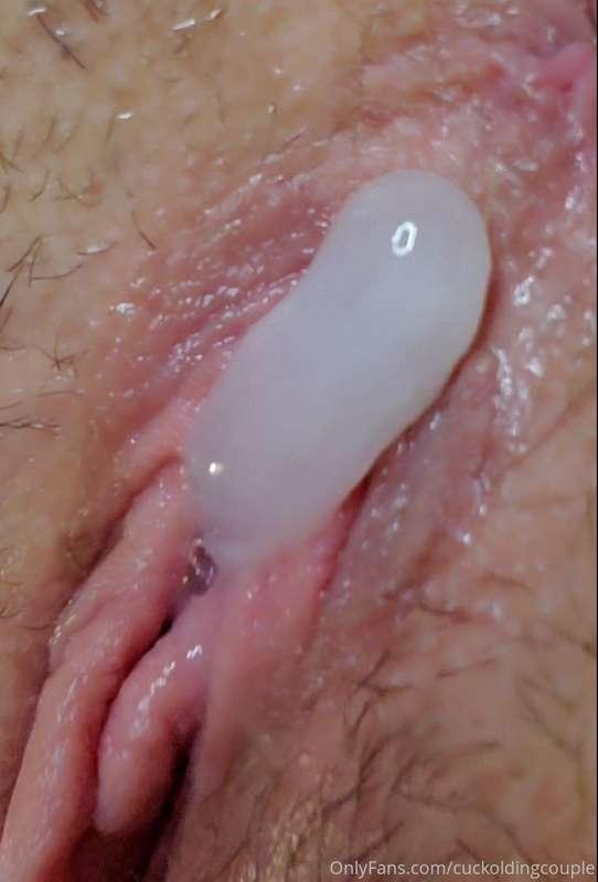 This creampie pushed out  just for a special cuck tonight. 😈..