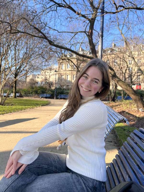I’m very happy to be in Paris 🤩 I have never seen so mush beautiful architecture! 😱🙈 And as for people here, they are very stylish and kind💗