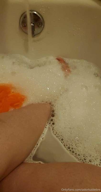 New year bubble bath! Smells like oranges 🍊 😋 😌