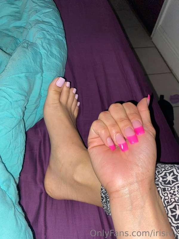 Let’s sext🦶🏼💋