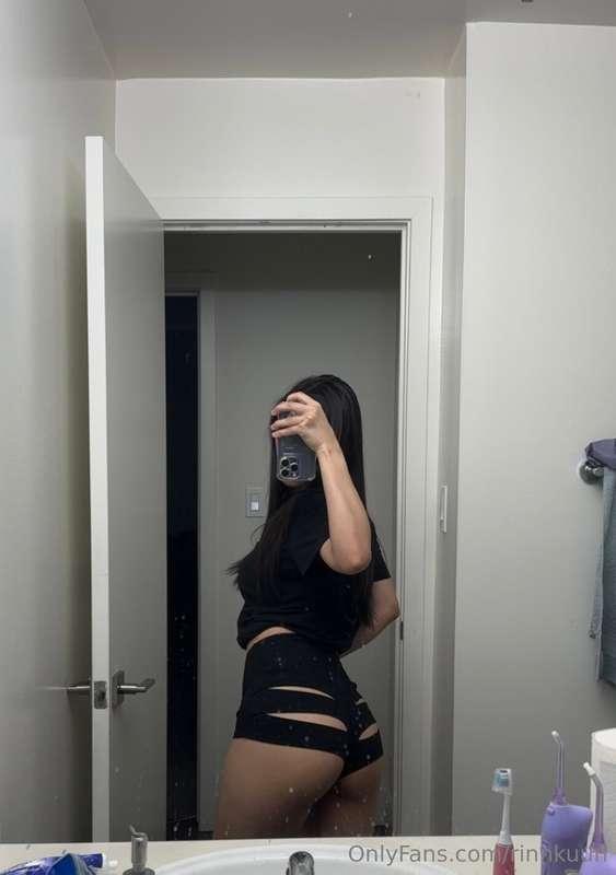 What if you stuck your hands in the holes of my shorts?🤤