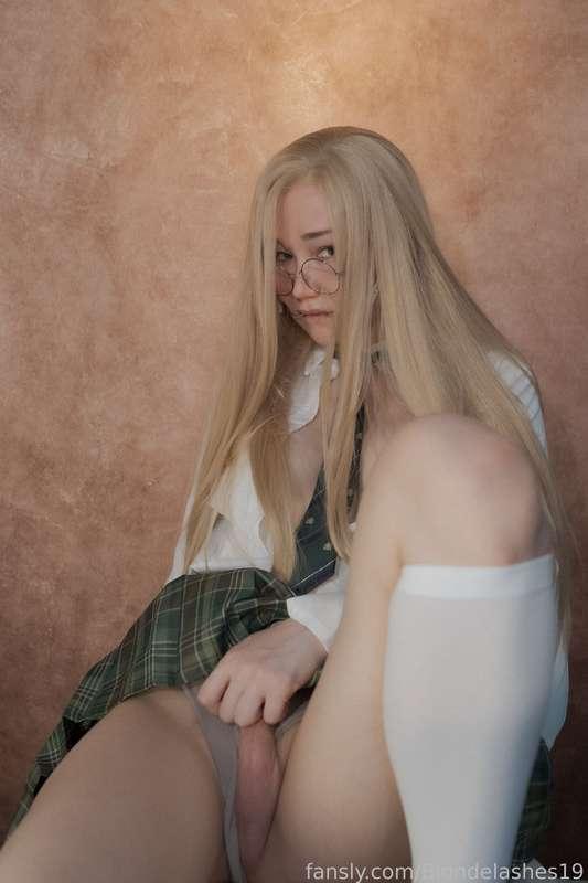 blondelashes19 image #4