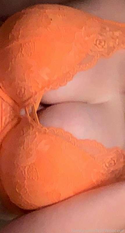 orange isn't usually my color but i thought i'd give it a try 🧡