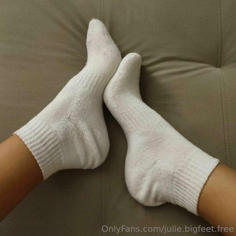 Smell my dirty socks 🔥  Subscribe to my VIP account @julie.b..
