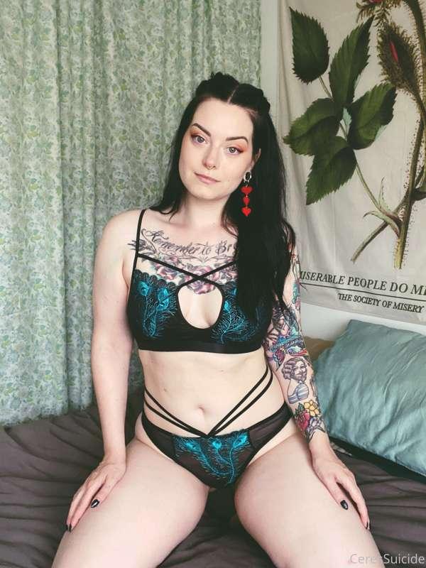 let’s start the month out with a big new photoset! I did my ..