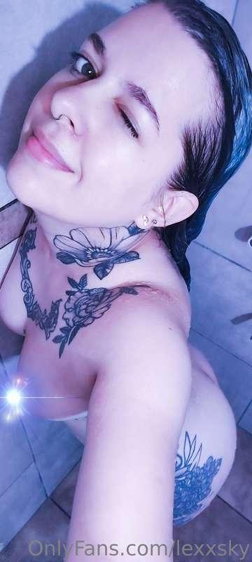 Taking a nice shower 🥰 (uncensored on my vip @lexxskyvip 🔥)