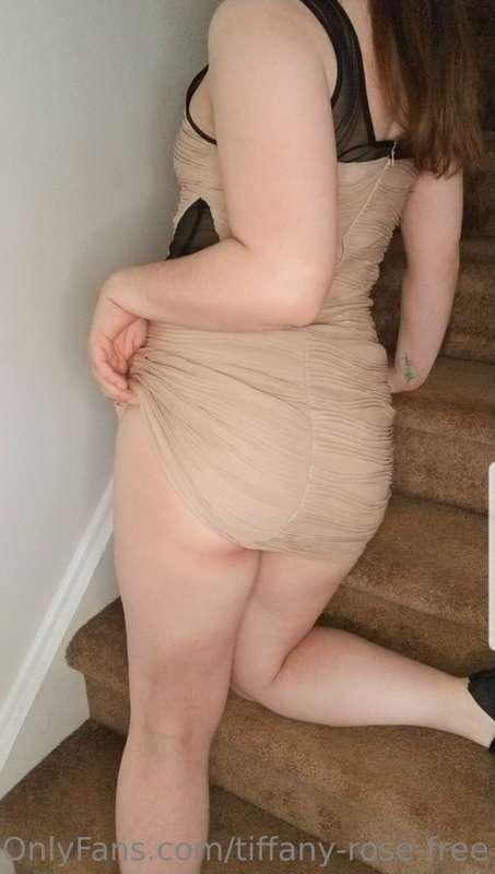 I really like the way this dress hugs my body. What do you t..
