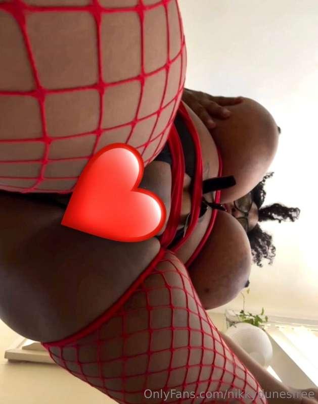 UNDER PUSSY FUN 😈I sit right on your face, spreading my puss..