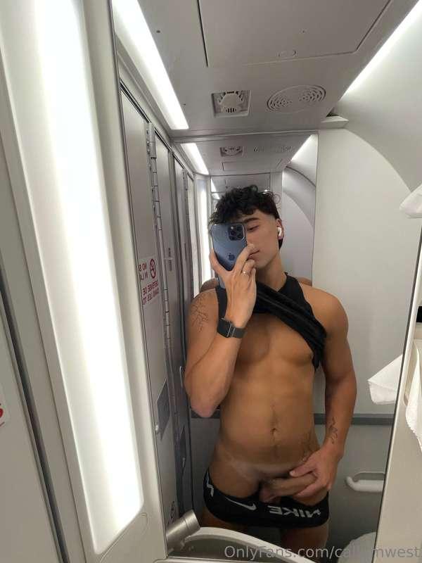 Would you do naughty things to me in here ? 😏