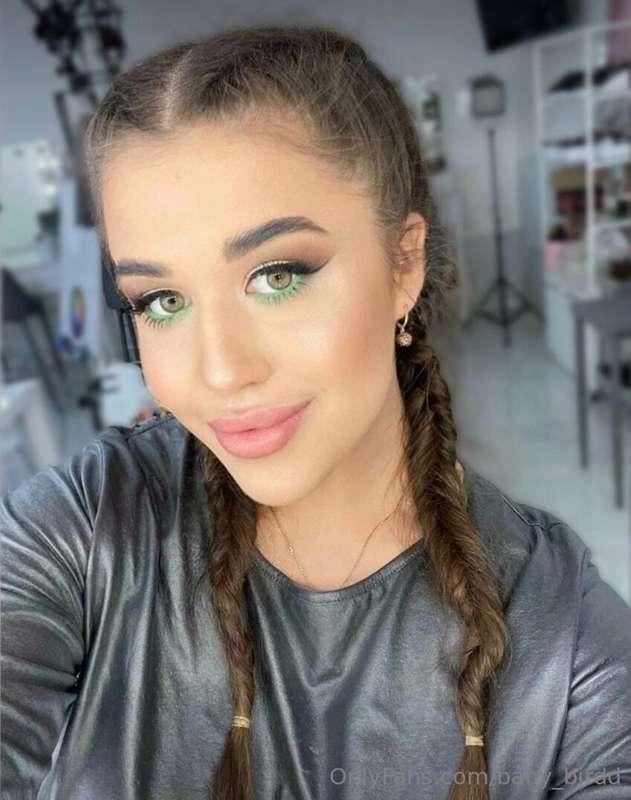 Hi! come play with me @bustyyyyy 💋 don’t be shy, because I’m..