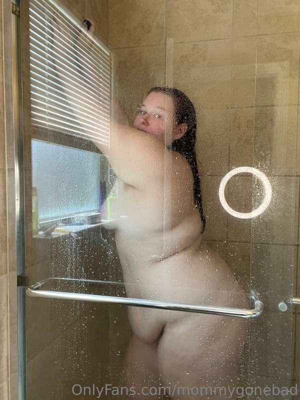 Shower anyone? 😘
