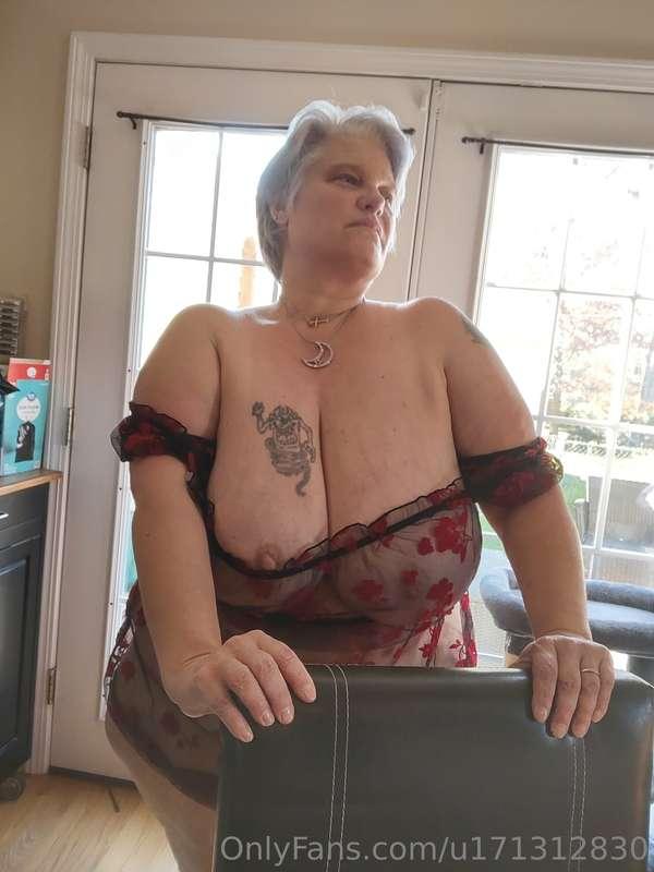 I would love to shake my tits in your face 😈