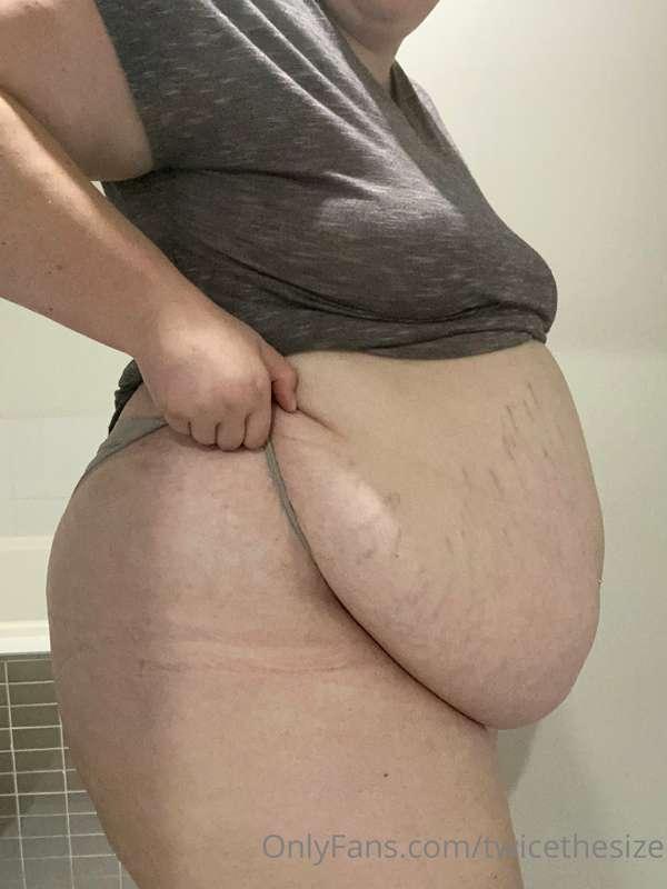 thighs and belly swallow my underwear all up 🥵