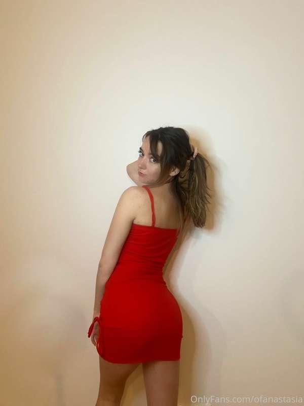I bought myself a new dress.
Which picture do you like best,..