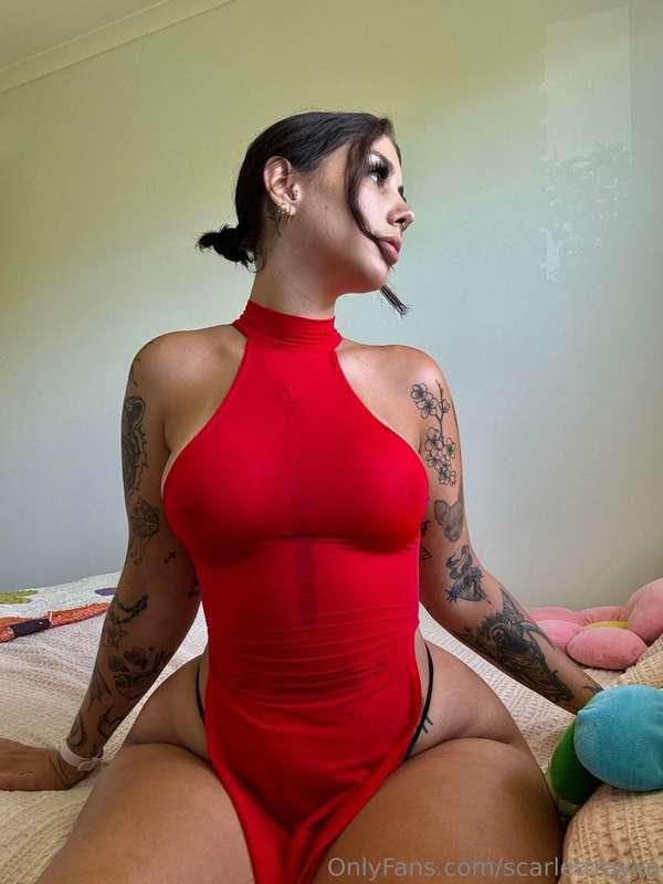My curves are so precious, handle with care! 🍒🍑