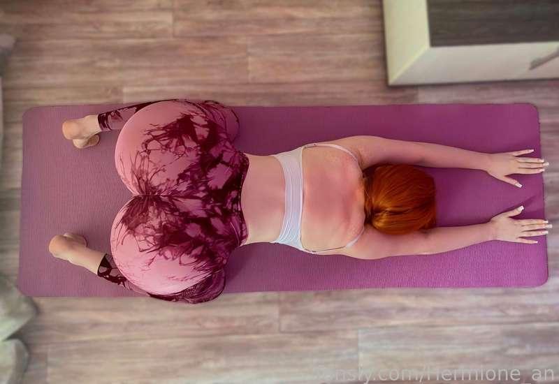 Do you want to do yoga with me?🍑

#fyp #stretch #yoga #leggings #bigass #ass #teen #butt #booty #redhead #sexy #cute #lifestyle #18 #young #pale #ginger #horny #asshole #feet