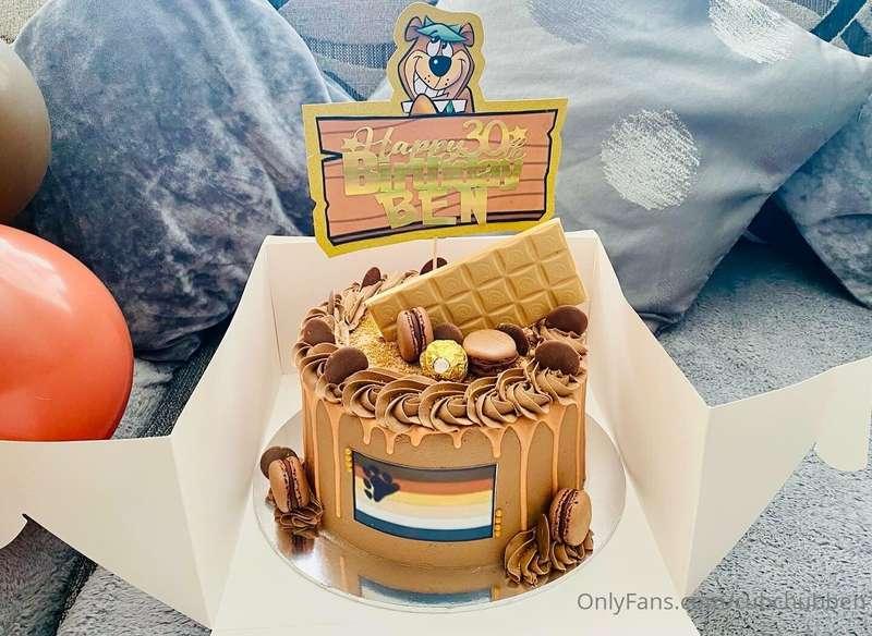 How cool is the cake my sister made me 🥳