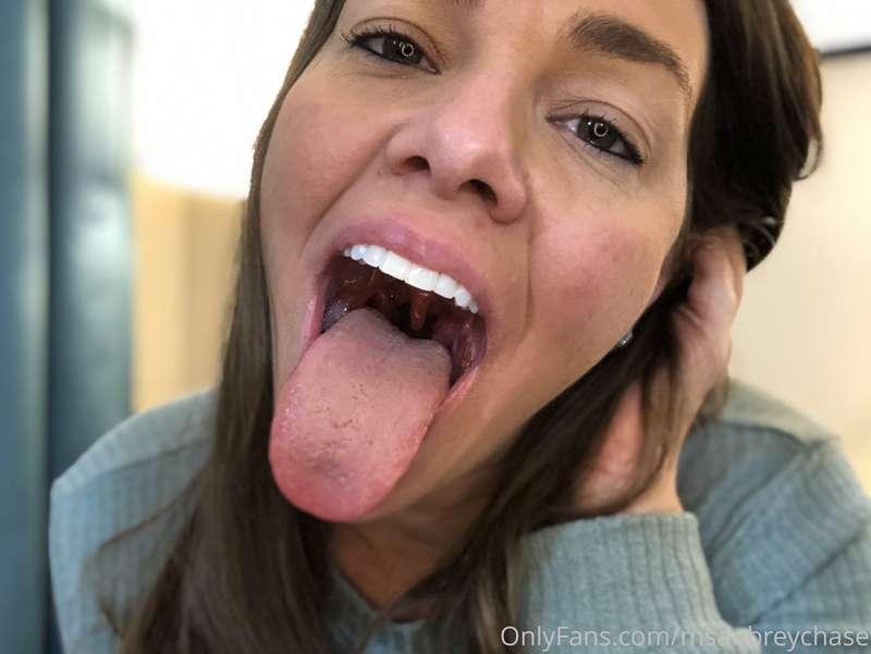 let me know if you like what you see. 💋👅👄🥰