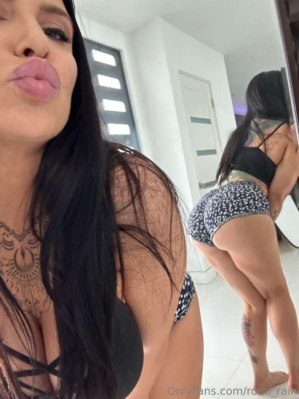 Happy Hump Day! I hope you’re ready for me 😈