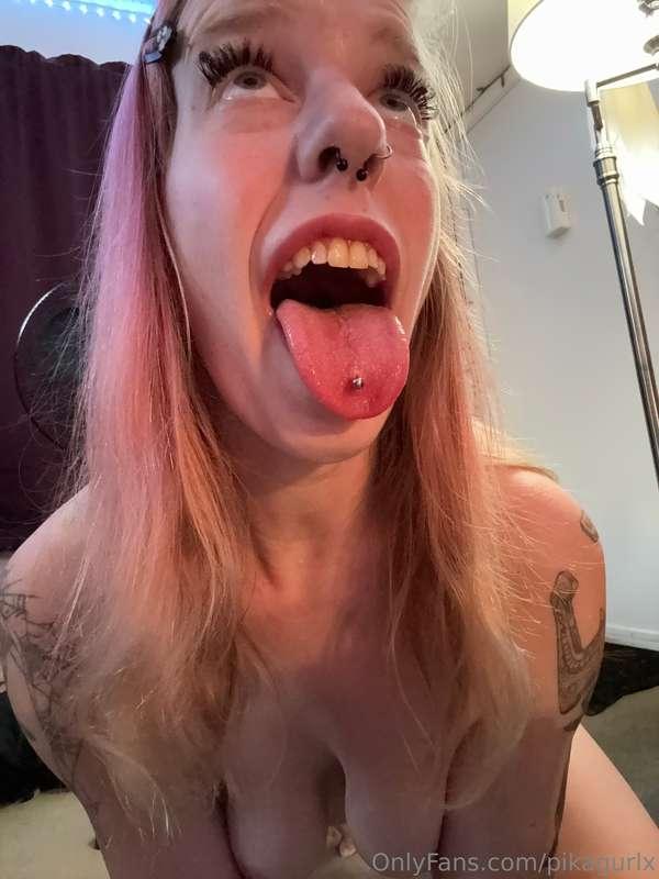 Are you into my tongue 😜