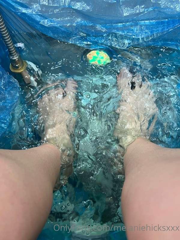 Nice relaxing evening getting a fresh pedicure and fill for ..