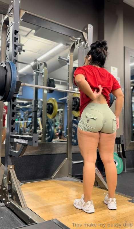 It’s leg day 😊 juicy pump coming 🥵