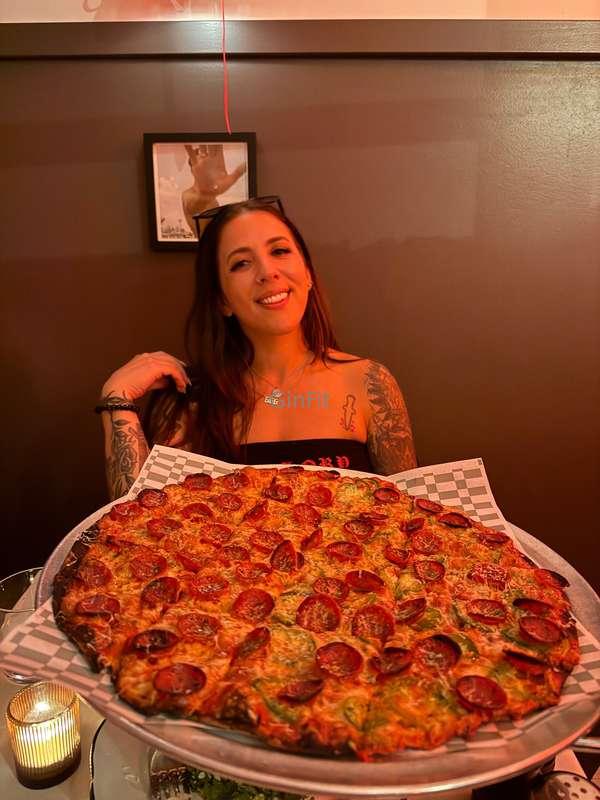 Id love to be your pizza date 🌹 