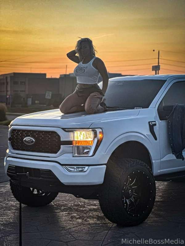 would you want to take sexy pics of me on your truck like th..