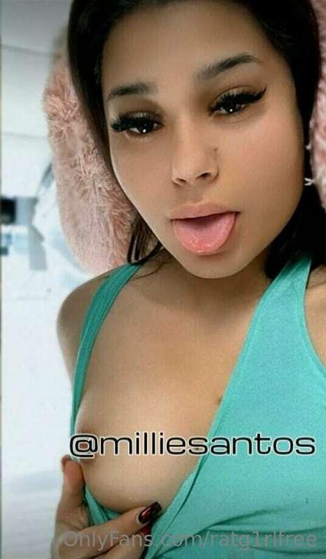 CUM LOVER @milliesantos 👅💦
She can wipe your cum all over yo..