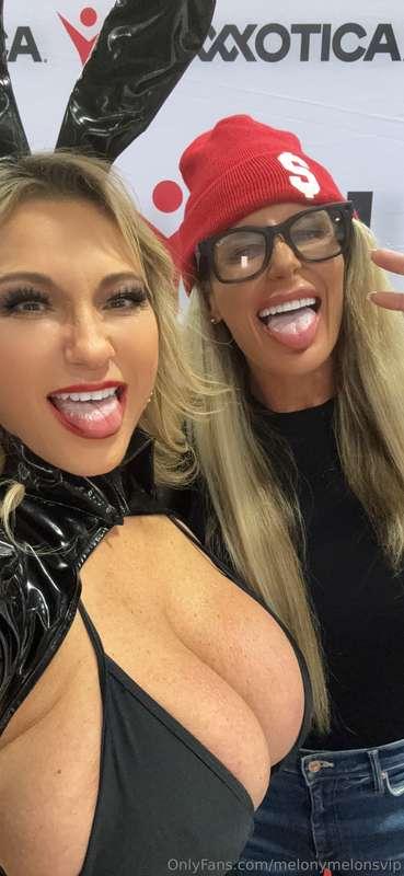 As promised my Loves, here's some more BTS from Exxxotica DC..