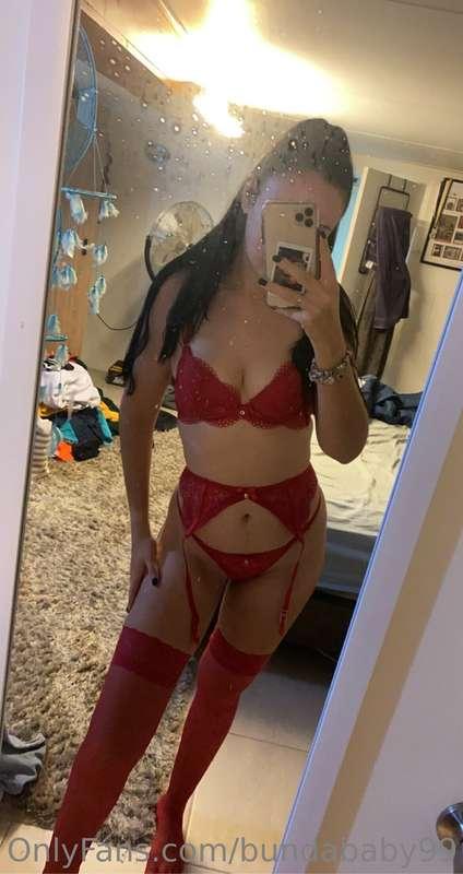 Red’s my fav colour can you tell? 👅