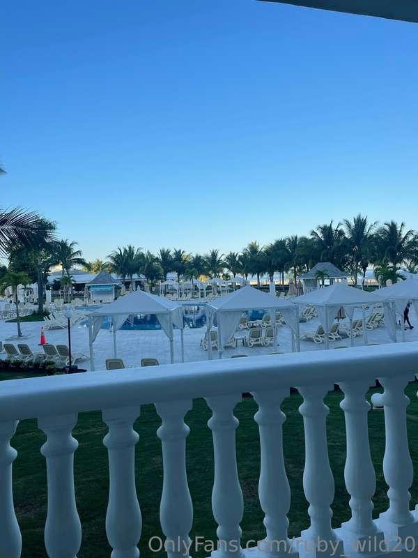 Guys we’re here! 🙌🏼 we made it.. I’ve have been so unwell fo..