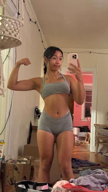 Chest, shoulders and tri day ^_^ I’m chasing the gains I’ve ..