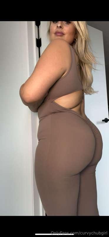 Wanna bite my booty? 🍑🙈