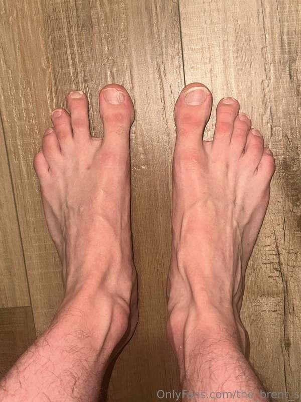 Veiny ass feet