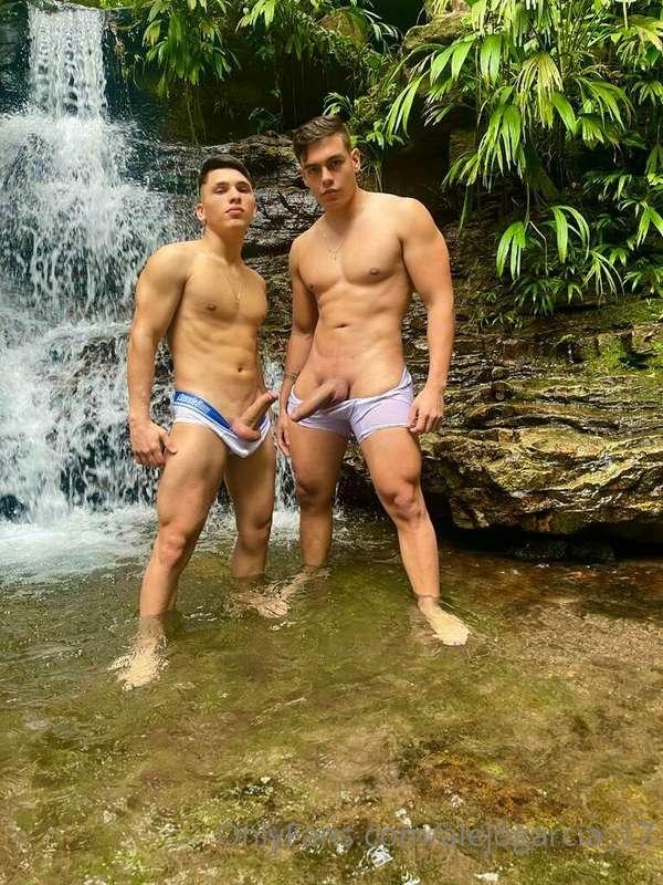 Quién quiere una probada de nuestras vergas? 😈🔥😏 @yolbermart..