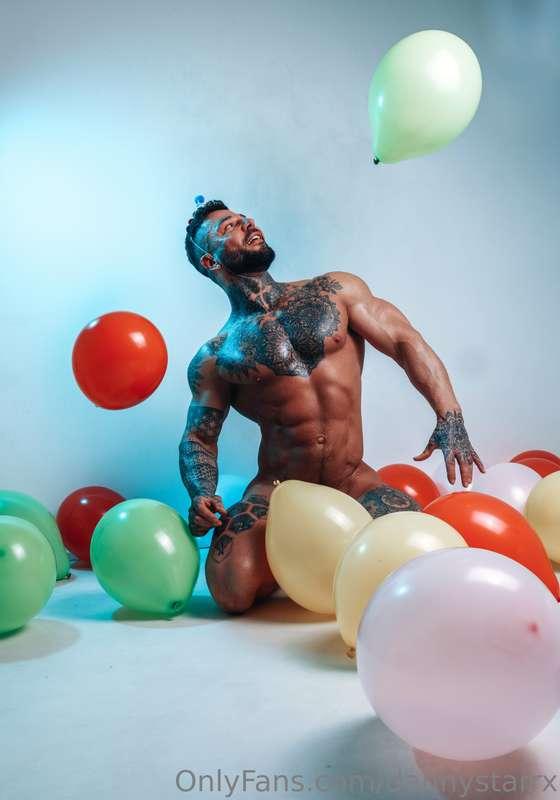 Happy birthday to me 🥳🥳 who wants cake 😈😈