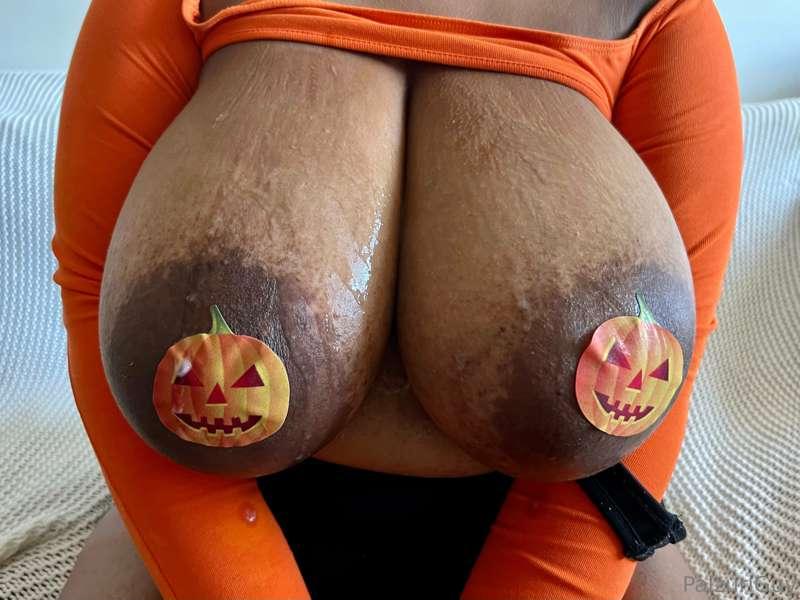 You ready for the Halloween Special???
🎃🎃💦💦💦