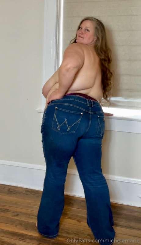 Smash the heart button if you love my butt in wranglers!