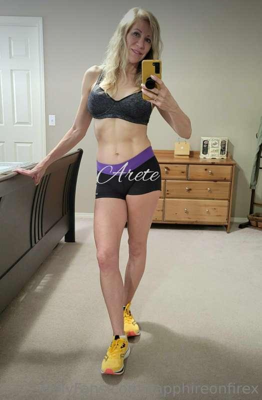 Something different, a classy girl. 😇 Sporty and sexy! Follo..
