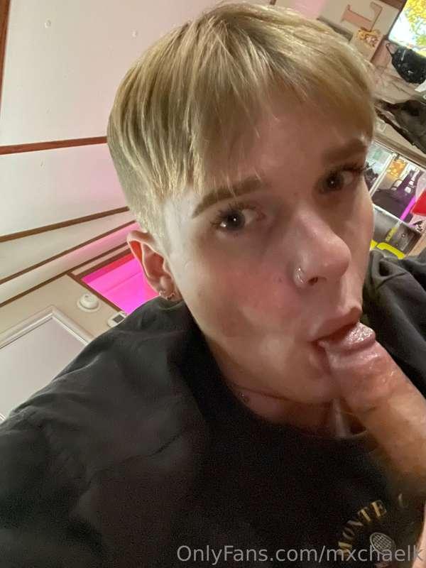 sucking dick before bed