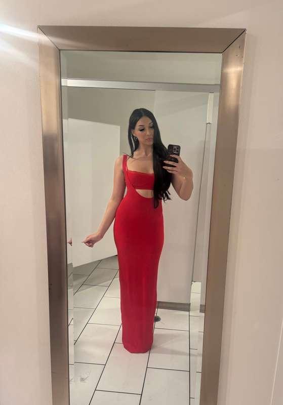 Red looks literally HOT on me 😮‍💨