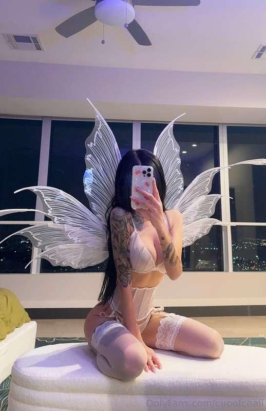 should i spread my wings.. or my legs? 